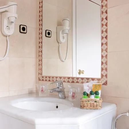 Hotel Regencia Colon